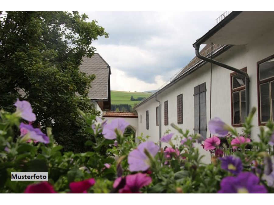 Immobilie: Zweifamilienhaus in 4893 Zell am Moos