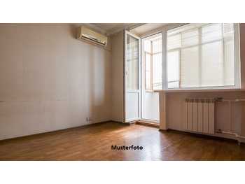 Mehrfamilienhaus Hall